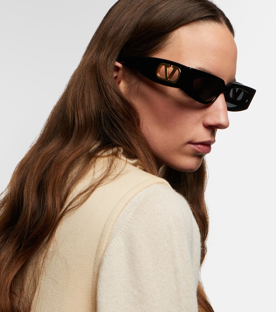  Valentino Valentino Vain Bold Vlogo Rectangular Sunglasses 