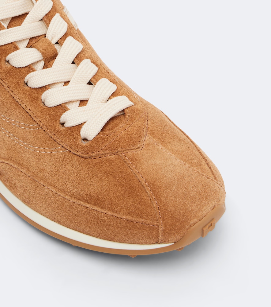H699 Sneakers