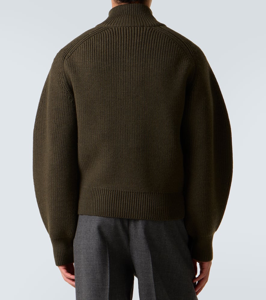 Jacquemus Mens Dark Khaki Funnel-neck Ribbed Wool Cardigan In Gray