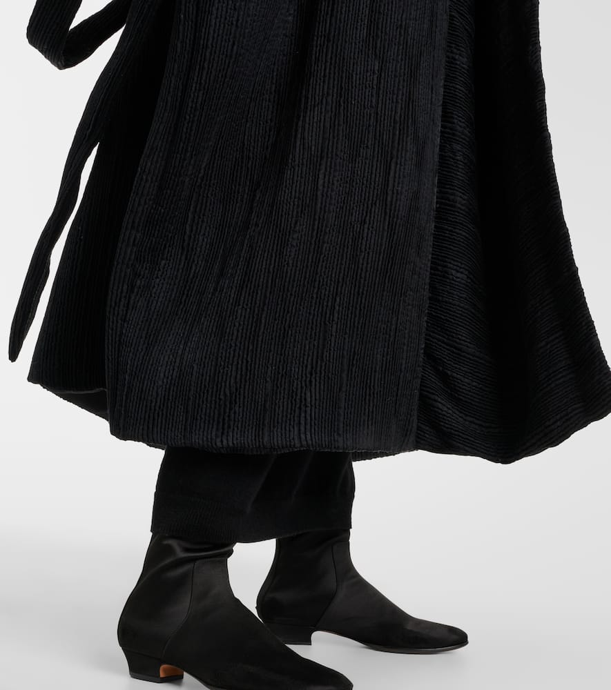 The Row Moorea Silk Coat In Black