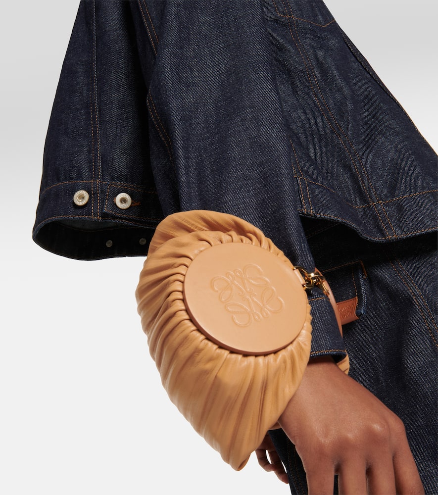 Loewe Schultertasche Bracelet Aus Leder In Warm Desert