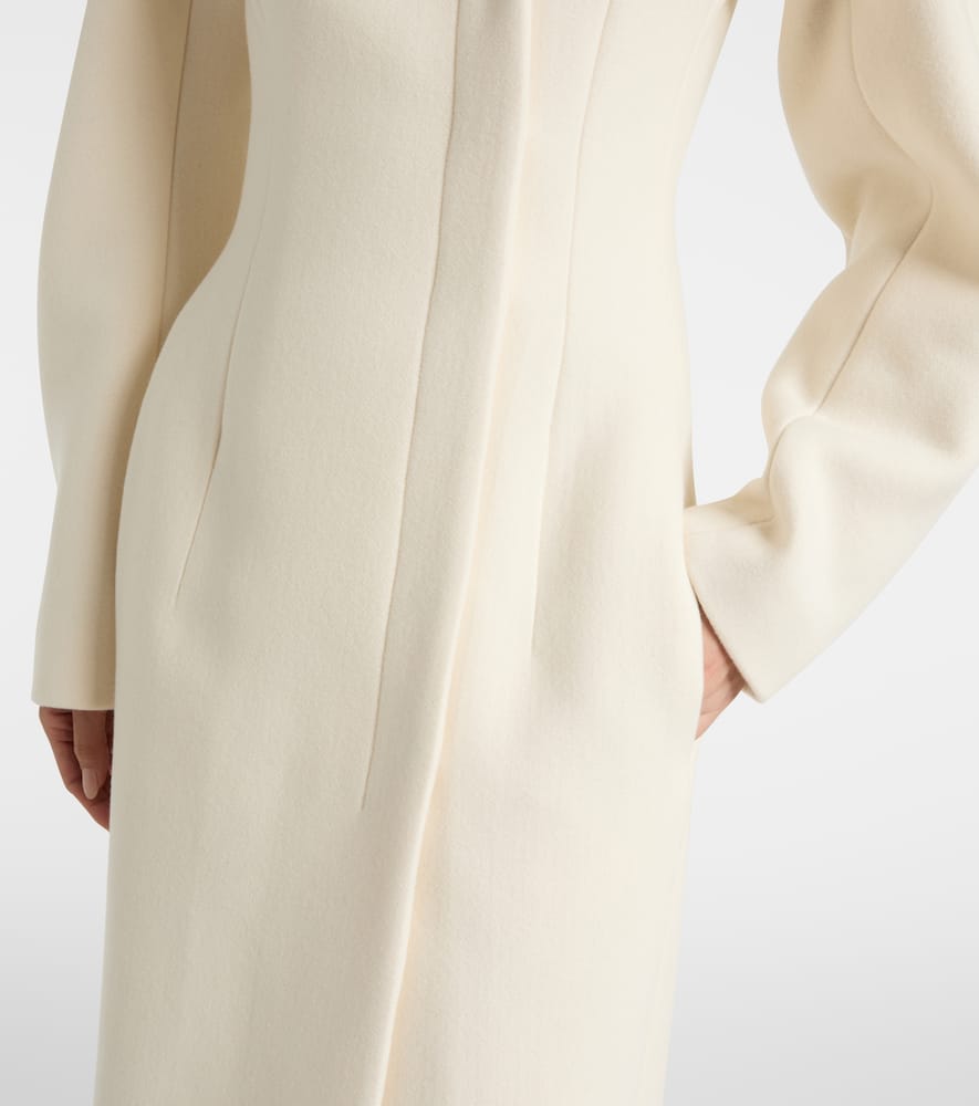 Jacquemus Curvo Virgin Wool Coat In White