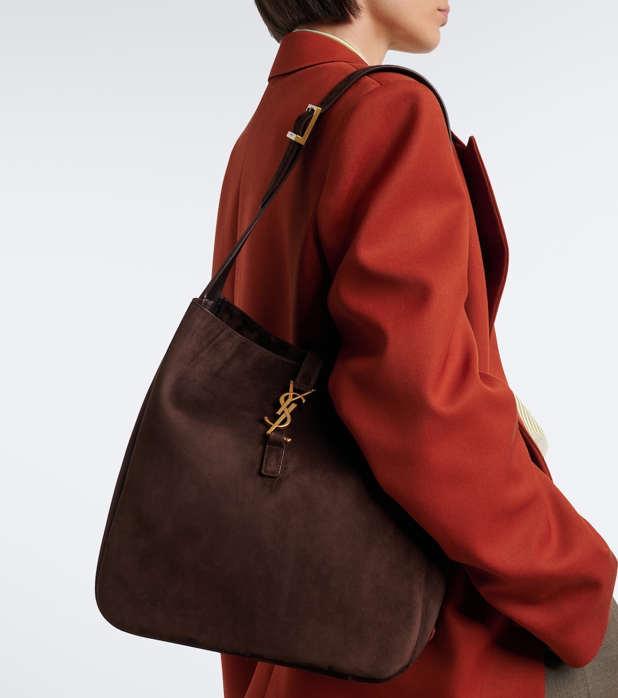 Le 5 À 7 Supple Large Shoulder Bag
