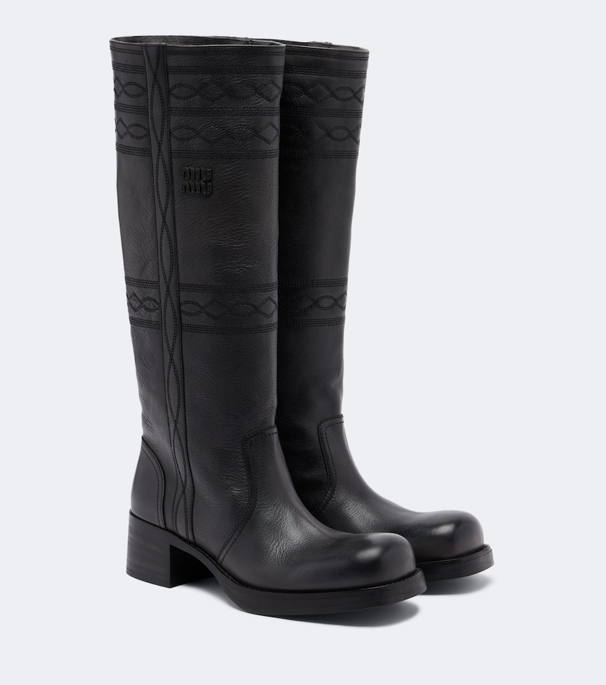 Bestickte kniehohe Stiefel aus Leder