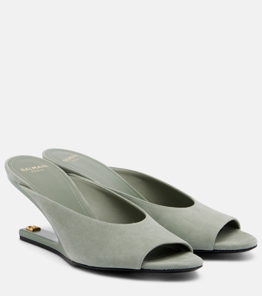 Mules con zeppa in camoscio