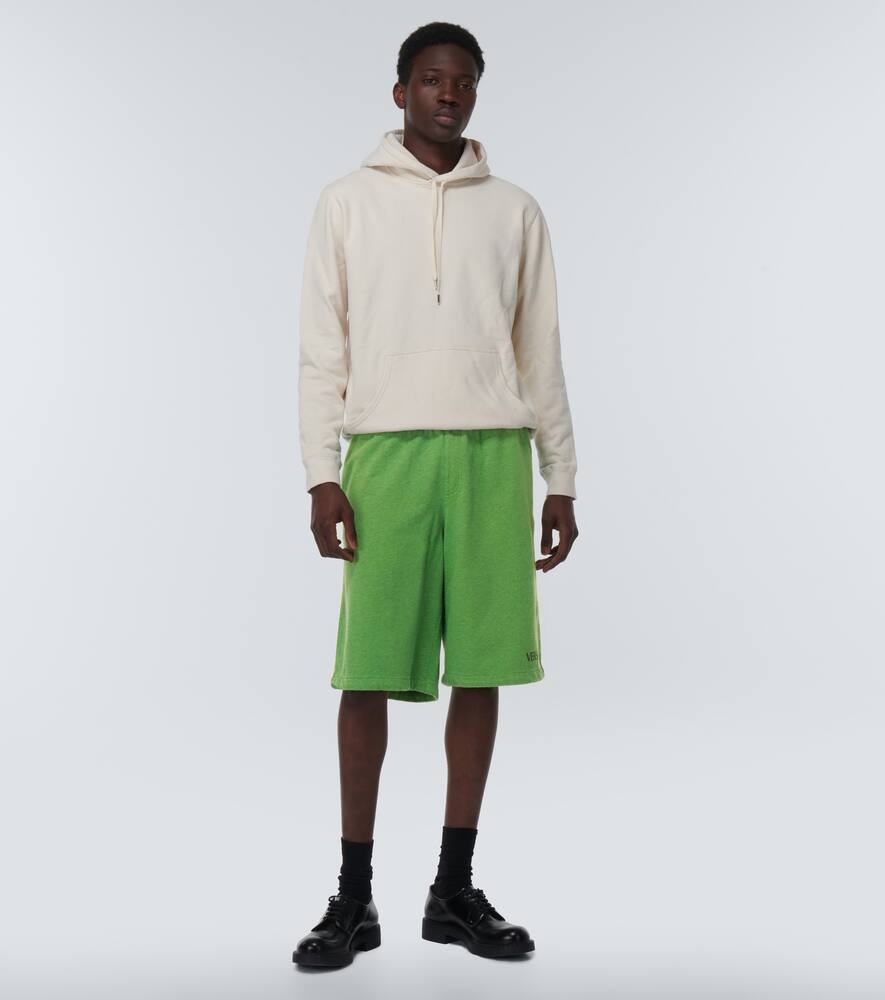 Versace Shorts Aus Baumwoll-jersey In Jasmine Green