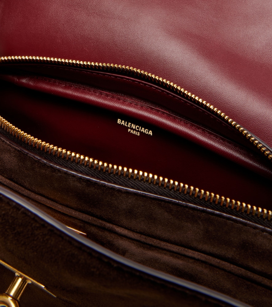 Le 7 Medium Shoulder Bag