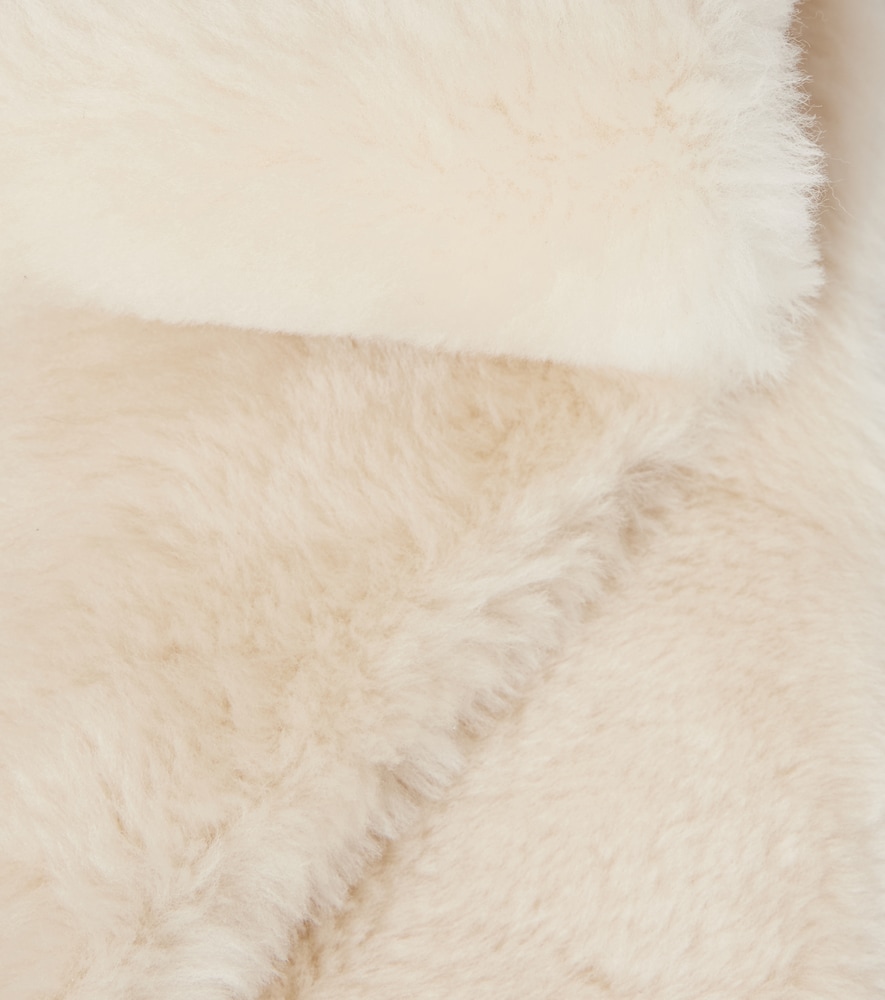  Toteme Toteme Shearling Scarf 