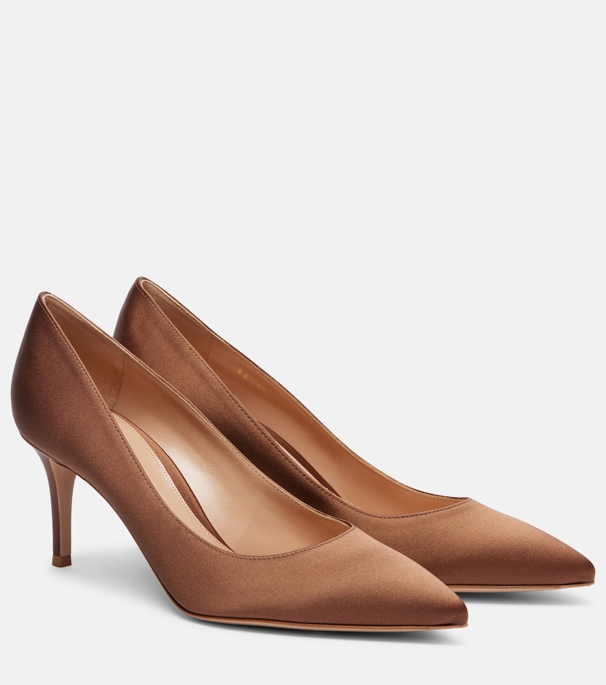 https://img.mytheresa.com/1000/1000/95/jpeg/catalog/product/b8/P01063638.jpg