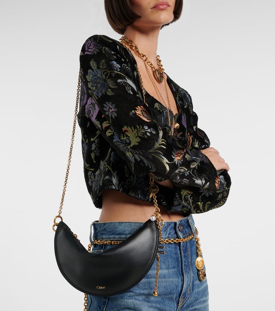 Chloé Icons Crescent-shaped Chain Shoulder Bag In Black
