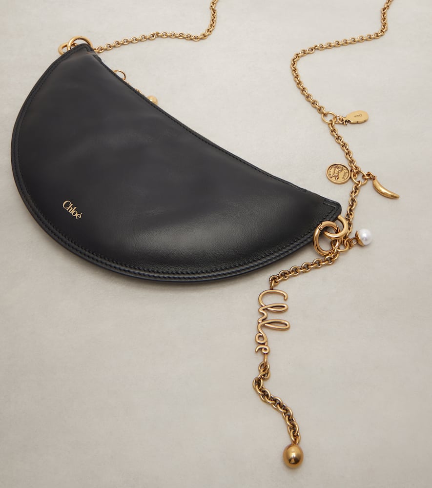 Chloé Icons Crescent-shaped Chain Shoulder Bag In Black