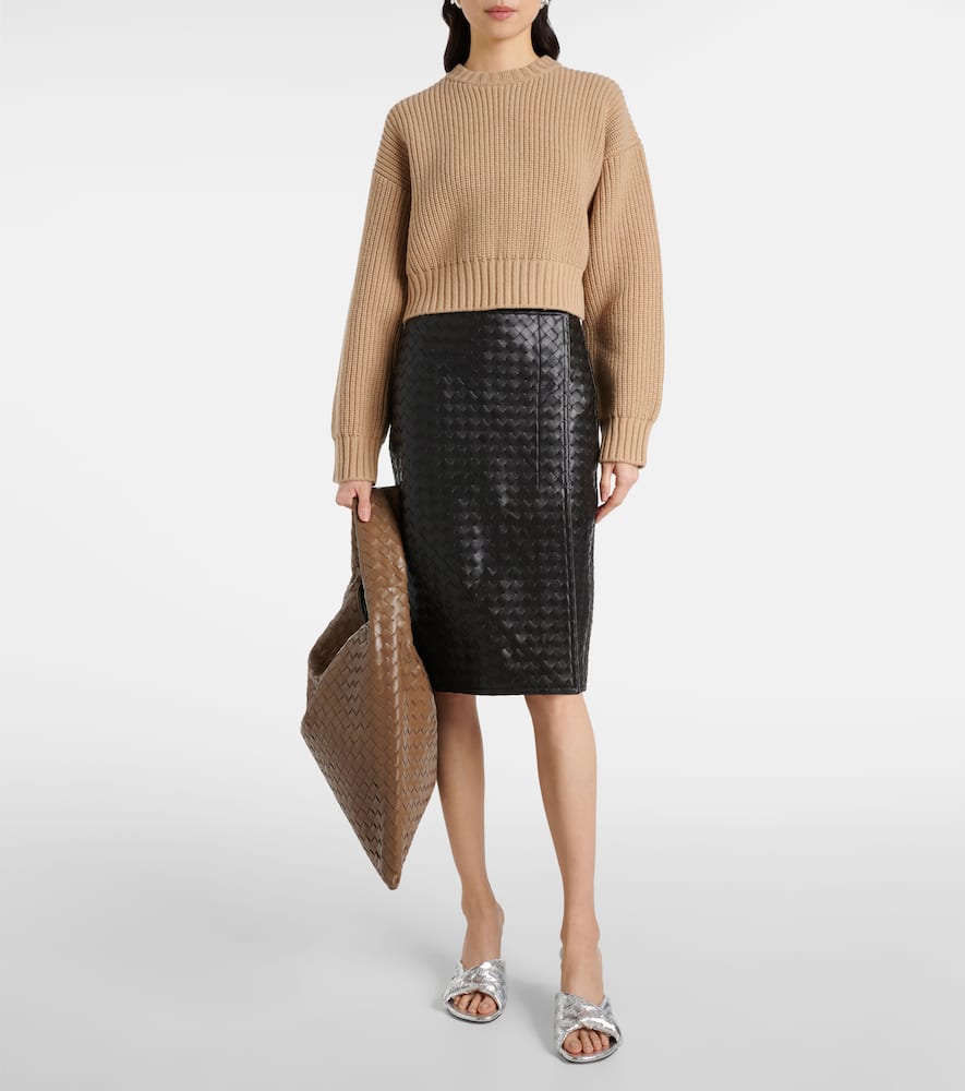 BOTTEGA VENETA HOP LARGE INTRECCIATO LEATHER SHOULDER BAG