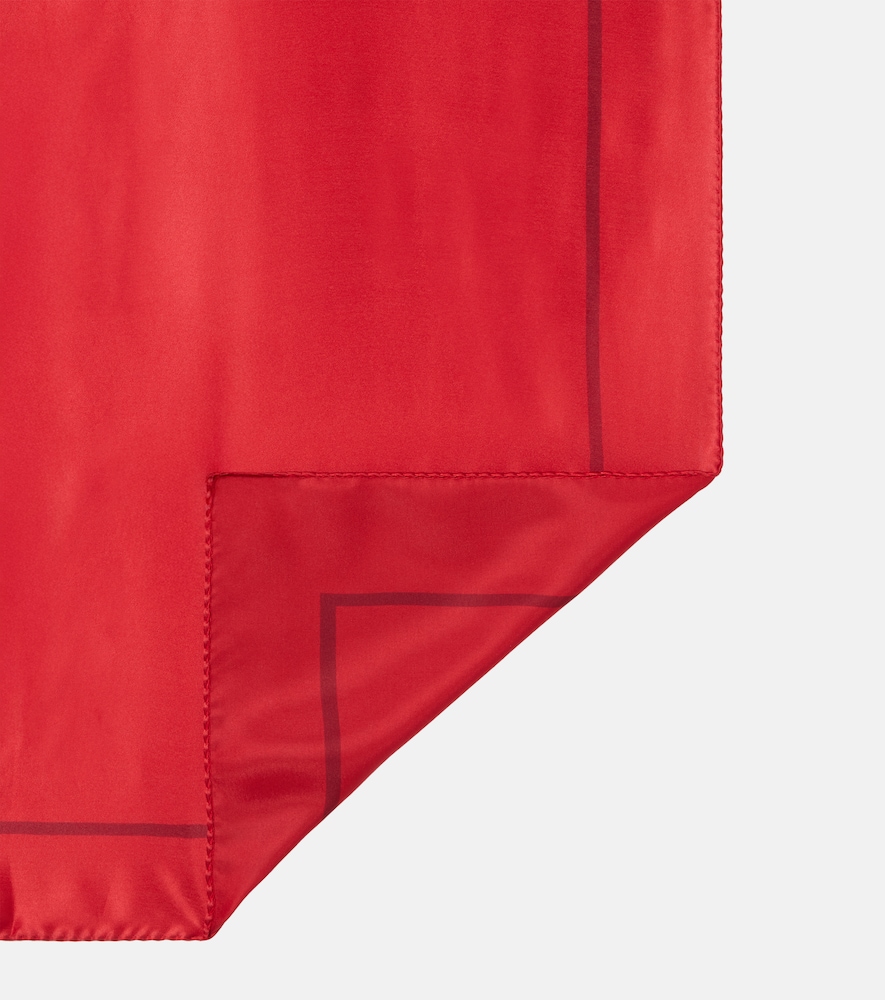 Saint Laurent Saint Laurent Schal Cassandre Aus Seidencharmeuse 