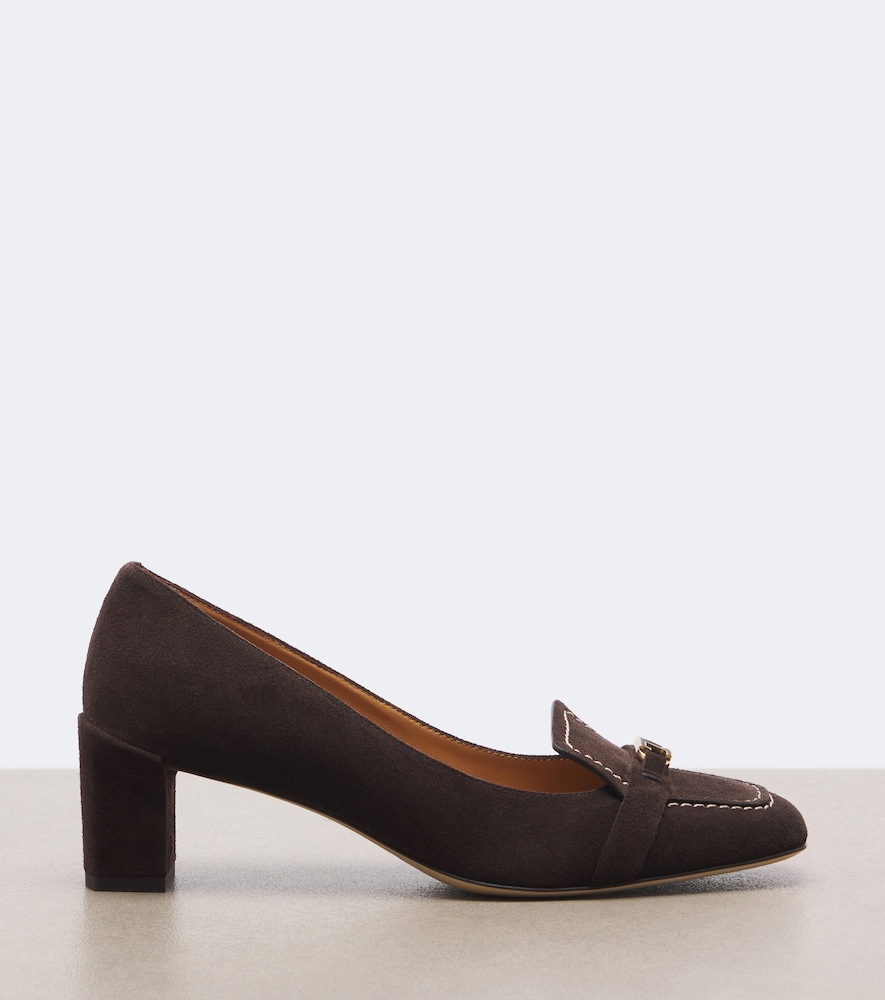 T Timeless Pumps