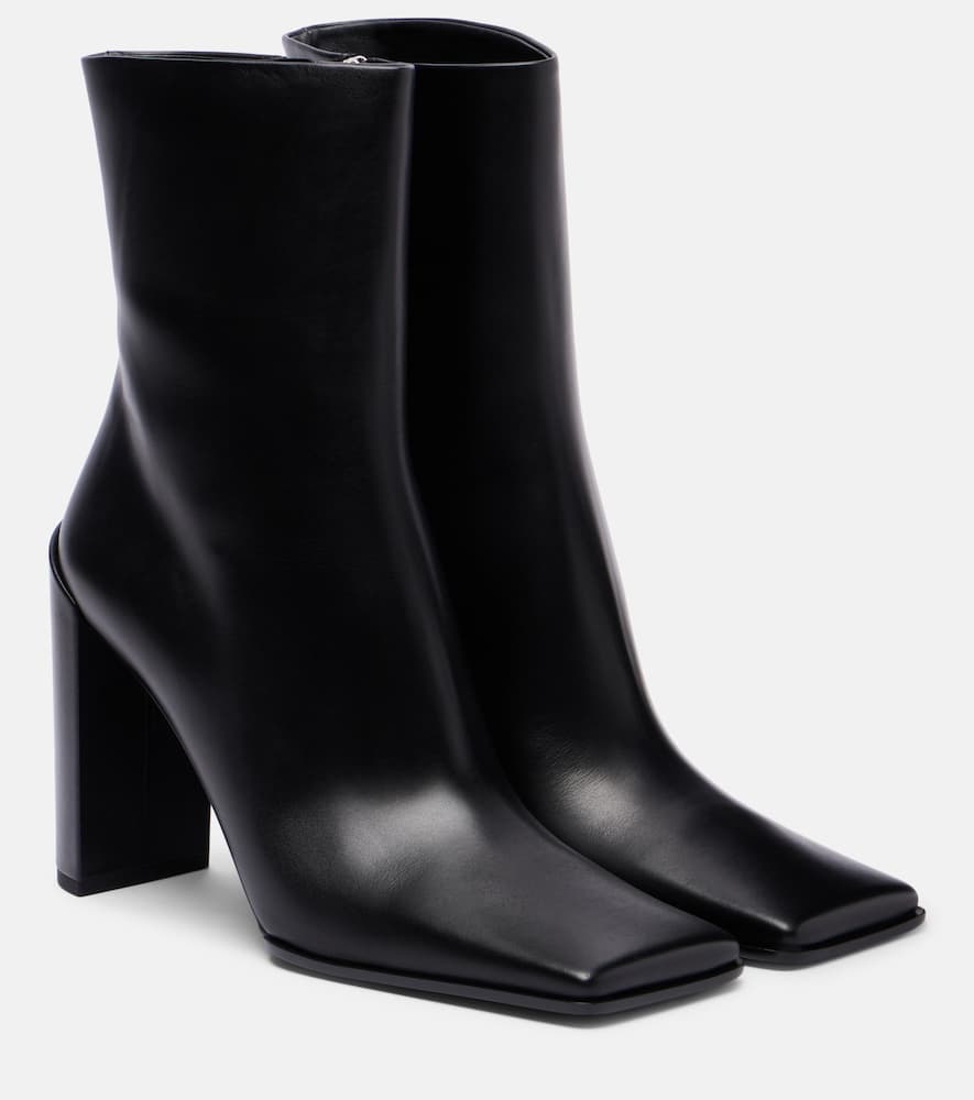 Alaïa Square Leather Ankle Boots In Black