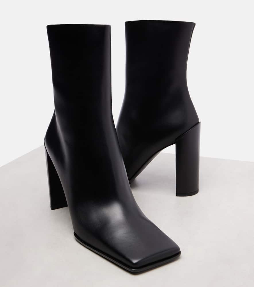 Alaïa Square Leather Ankle Boots In Black