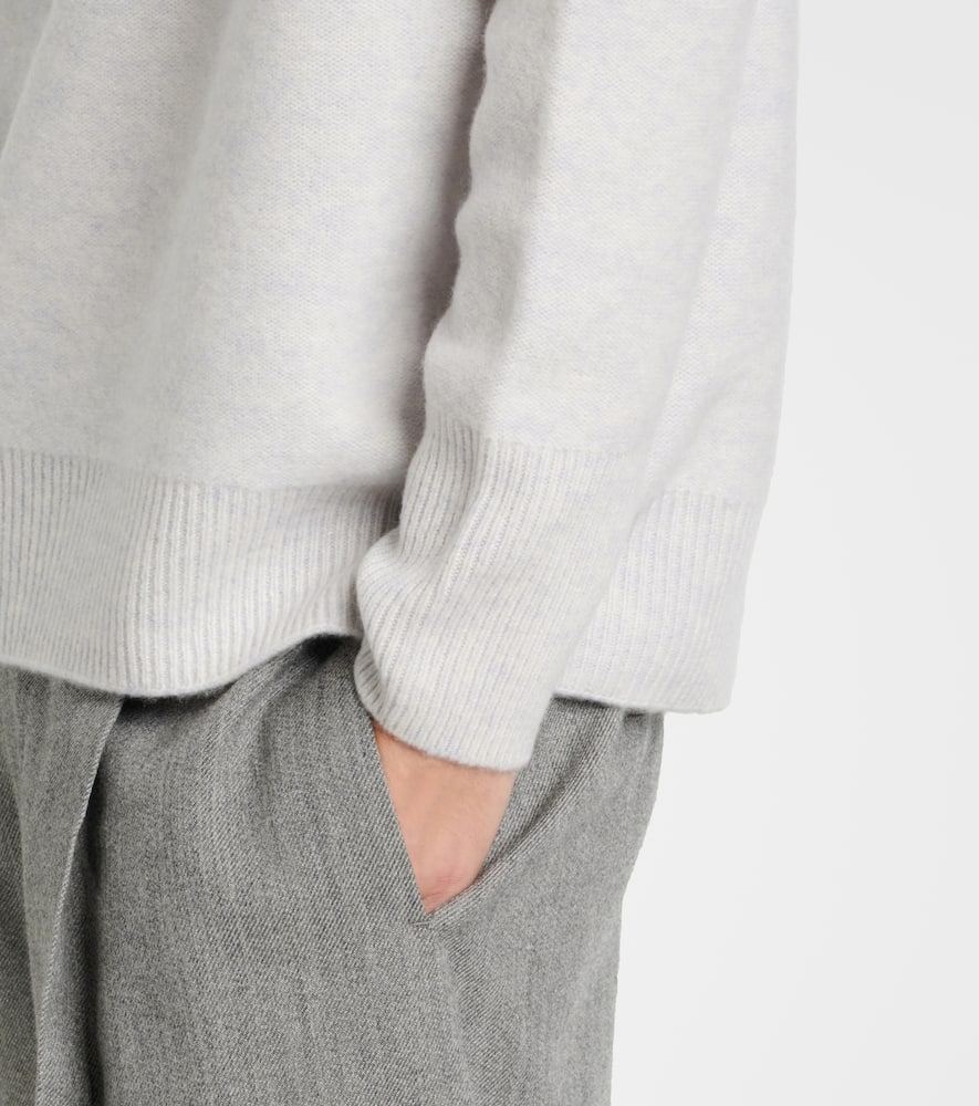Vince Cashmere Turtleneck Sweater In Weiss