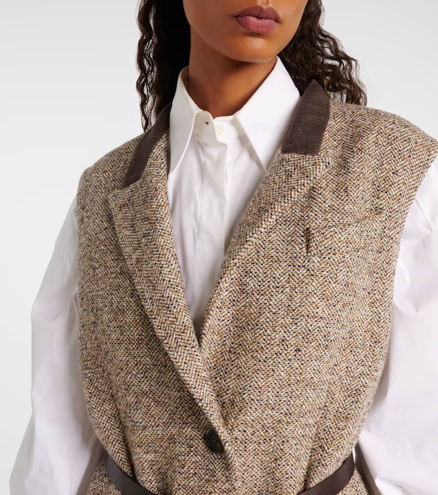Brunello Cucinelli Waist Belted Lapel Sleeveless Textured Jacket In Brown