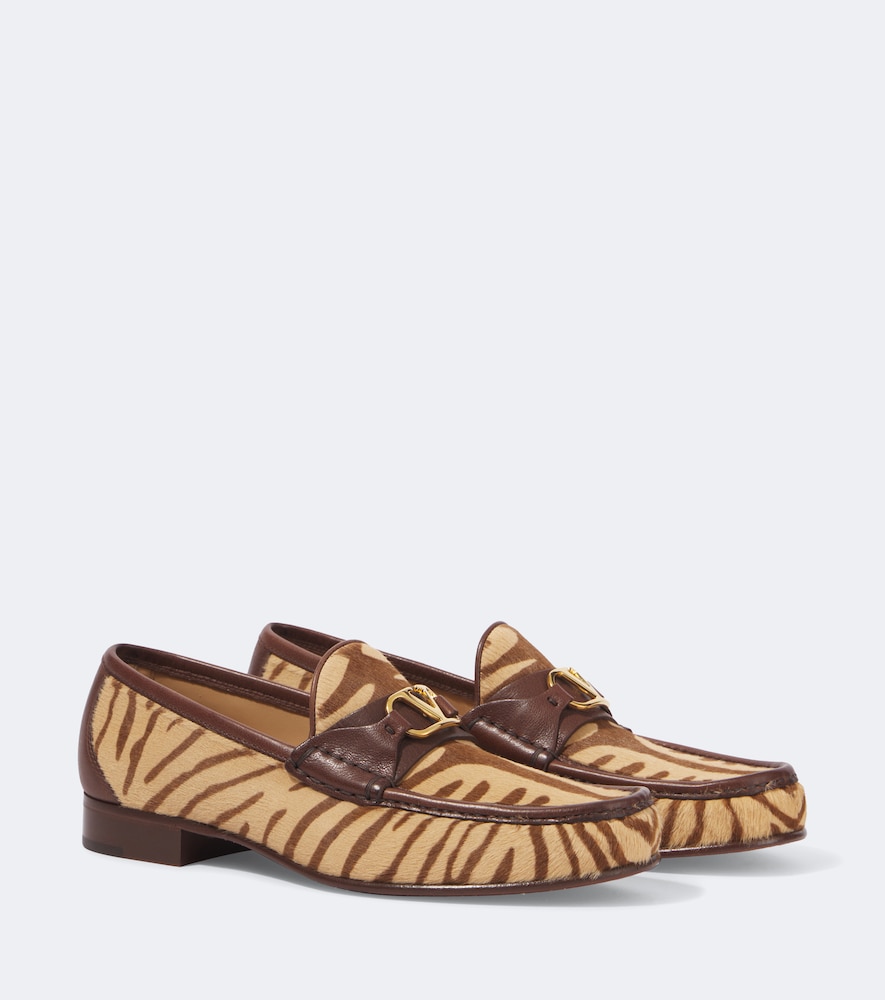 Valentino Garavani Mocassins VLogo en cuir faon poulain imprim zbre 770 €