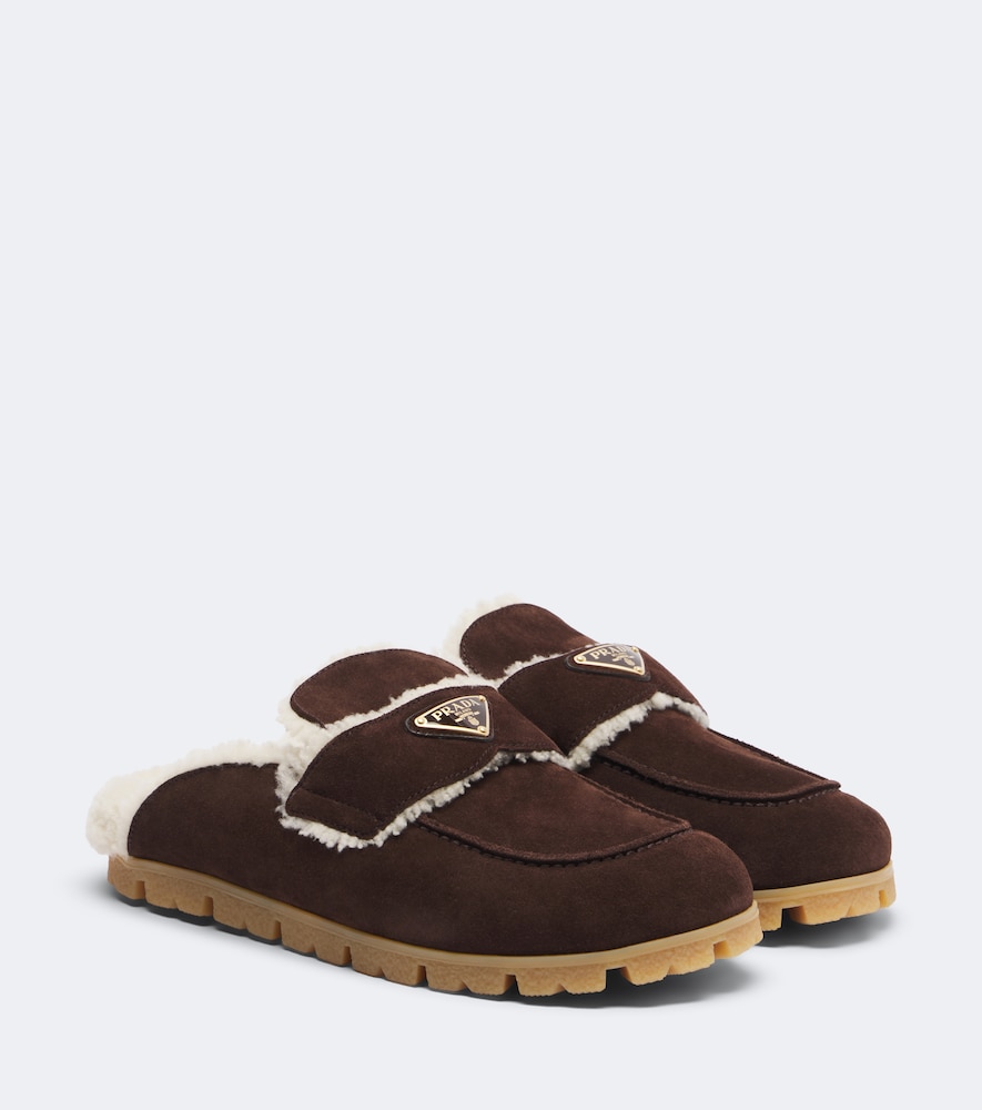 Slippers aus Veloursleder mit Shearling