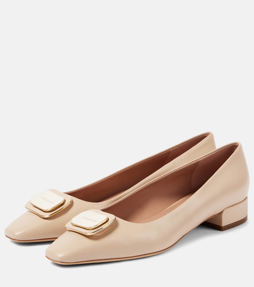 Ferragamo Venera 20 Leather Ballet Flats In Beige