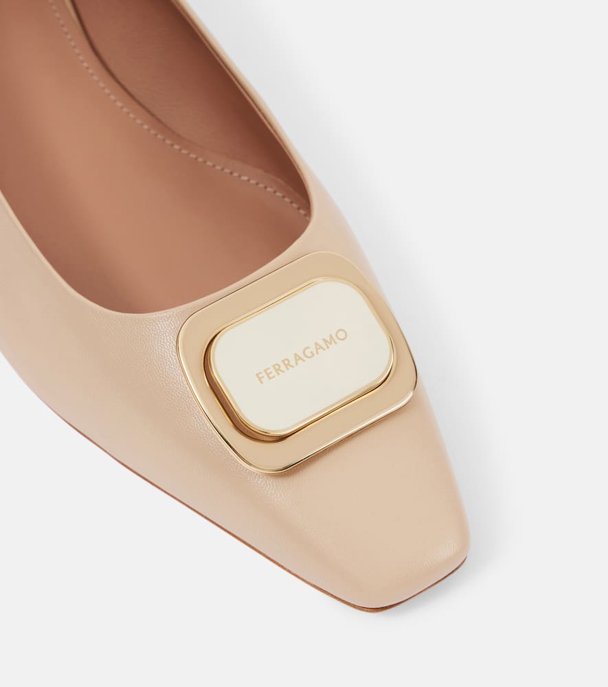 Ferragamo Venera 20 Leather Ballet Flats In Beige