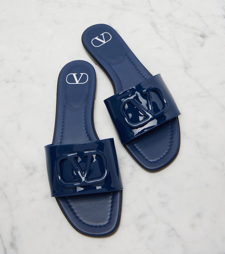  Valentino Garavani Valentino Garavani Pantoletten Vlogo Aus Lackleder 