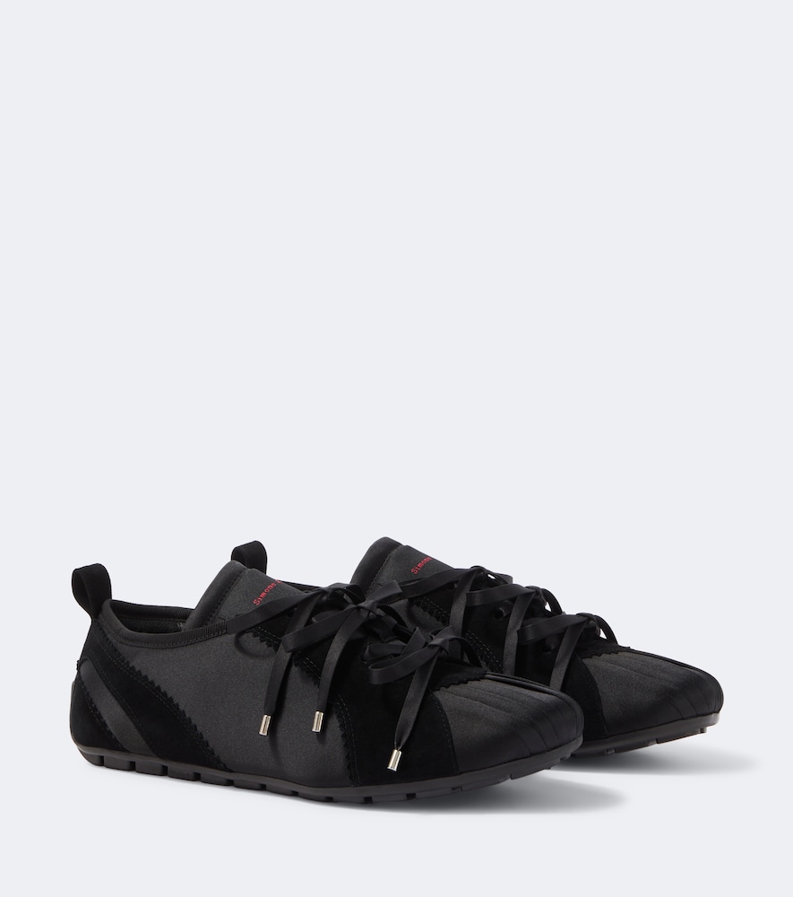 Simone Rocha Baskets Ballerina Grip en satin et daim 655 €