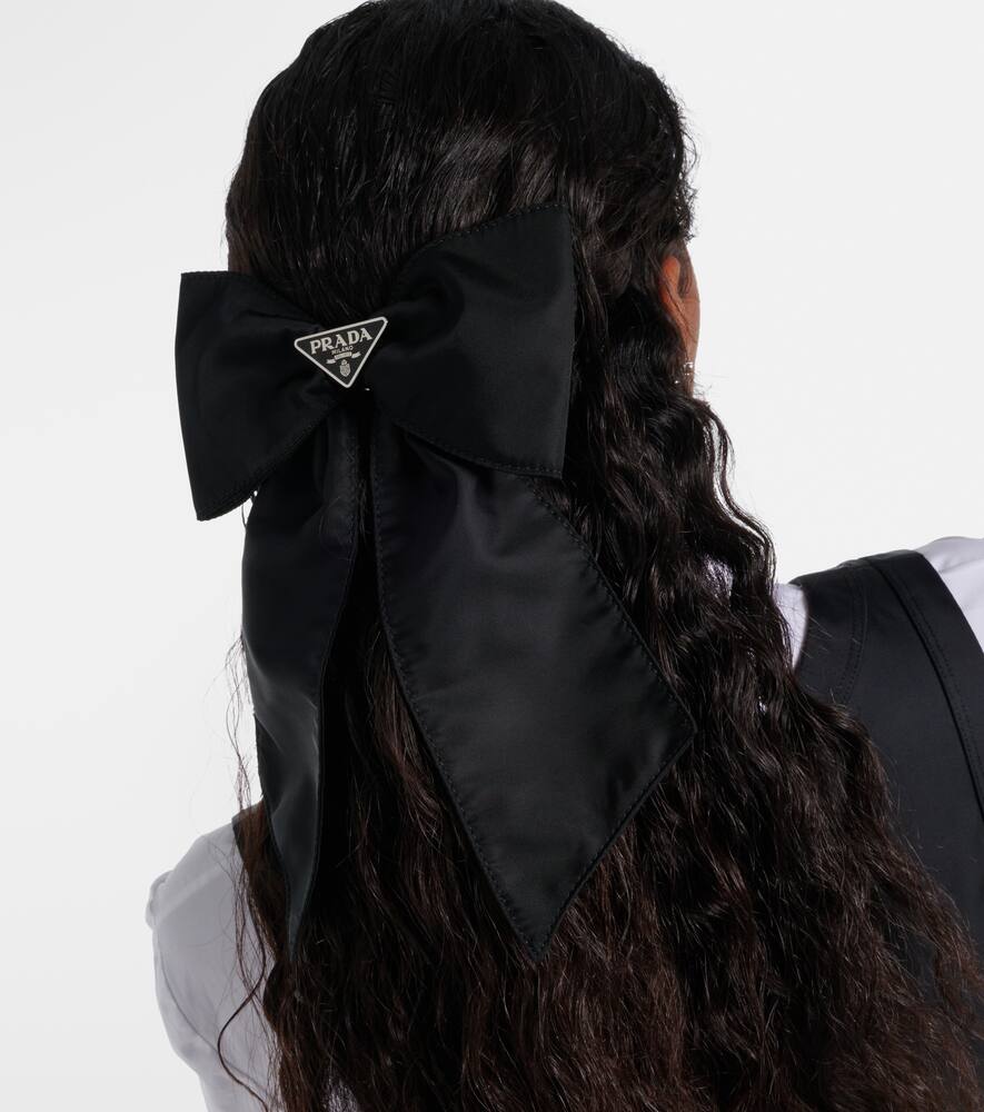 Prada Brass Hair Clip With Maxi Bow Design In Schwarz