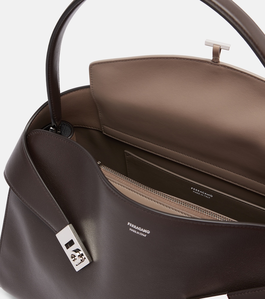  Ferragamo Ferragamo Hug Soft Medium Leather Shoulder Bag 