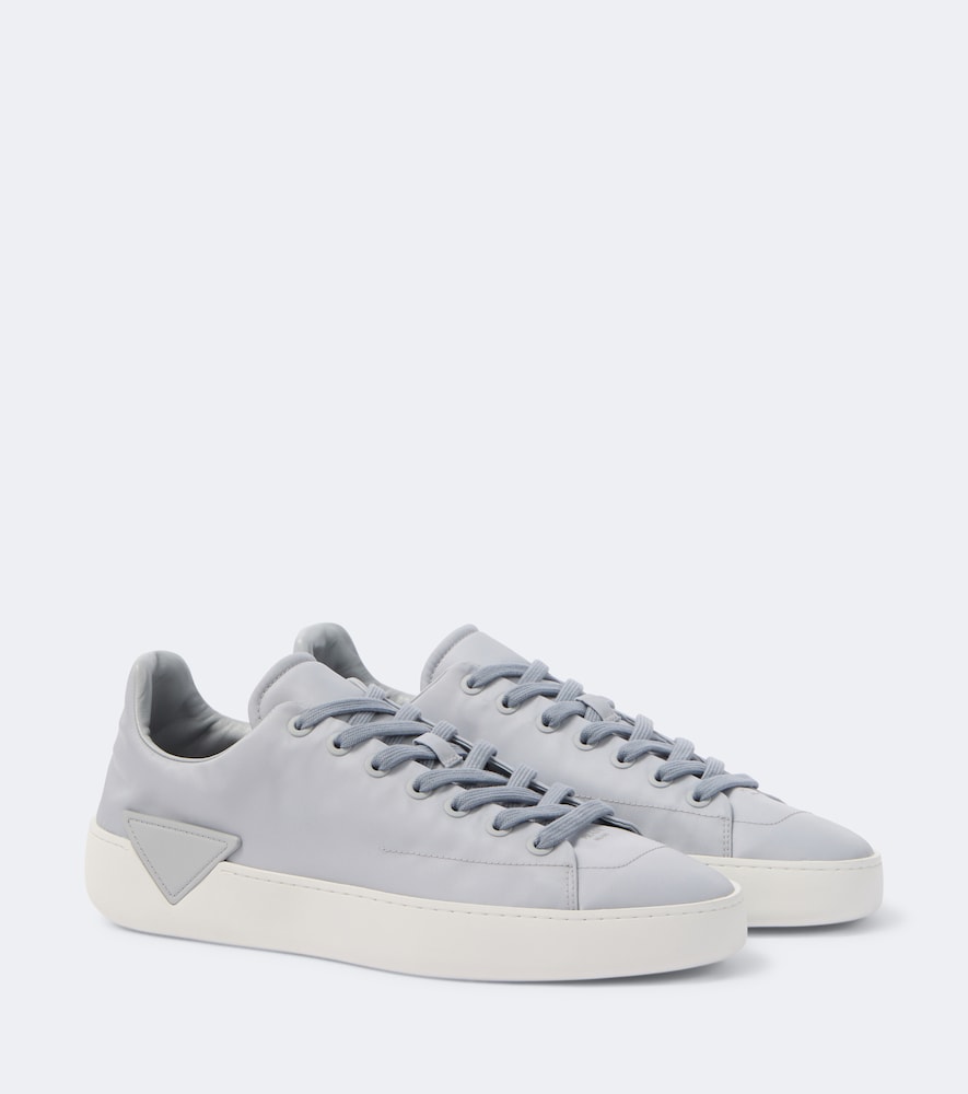 Prada Baskets Court en Re-Nylon 750 €