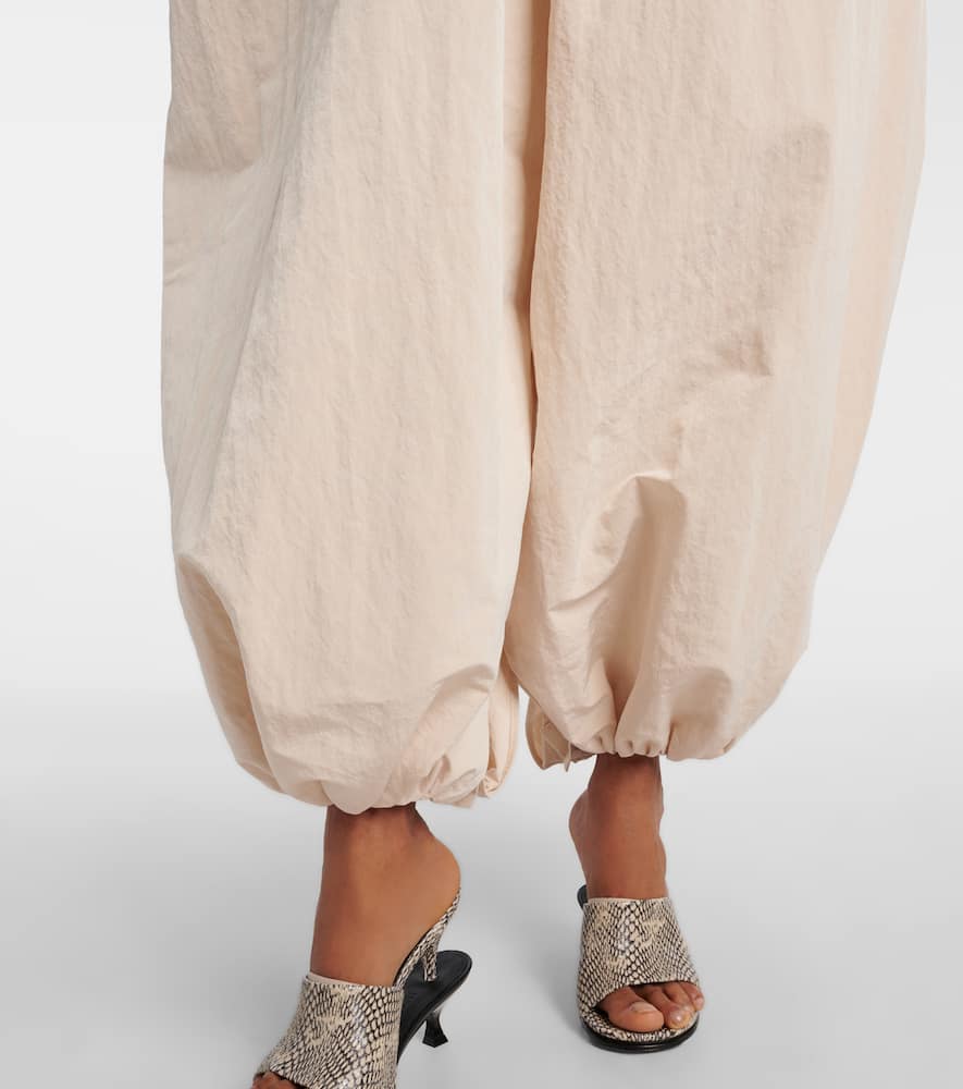Jacquemus Pleated Casual Pants In Weiss