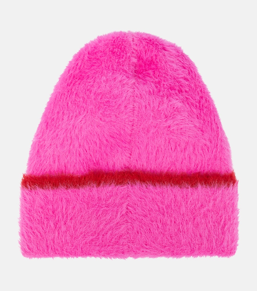 Jacquemus Le Bonnet Neve Tech Hairy Beanie Hat In Pink