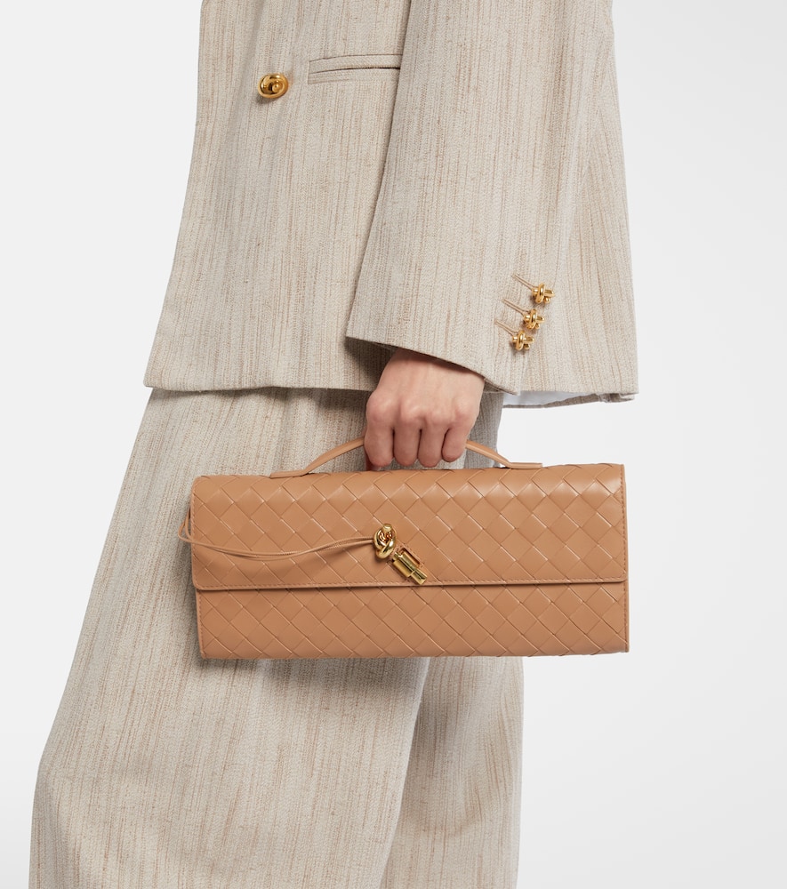 Bottega Veneta Andiamo Intrecciato Leather Clutch In Sand