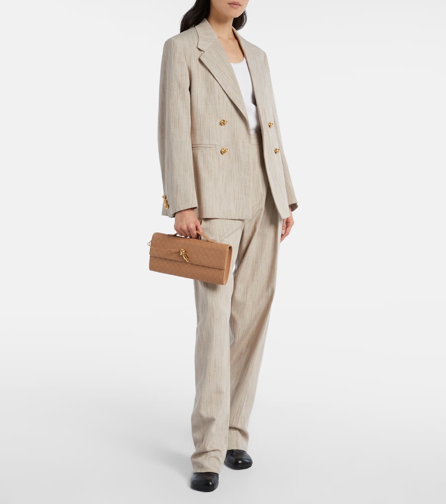 Bottega Veneta Andiamo Intrecciato Leather Clutch In Sand
