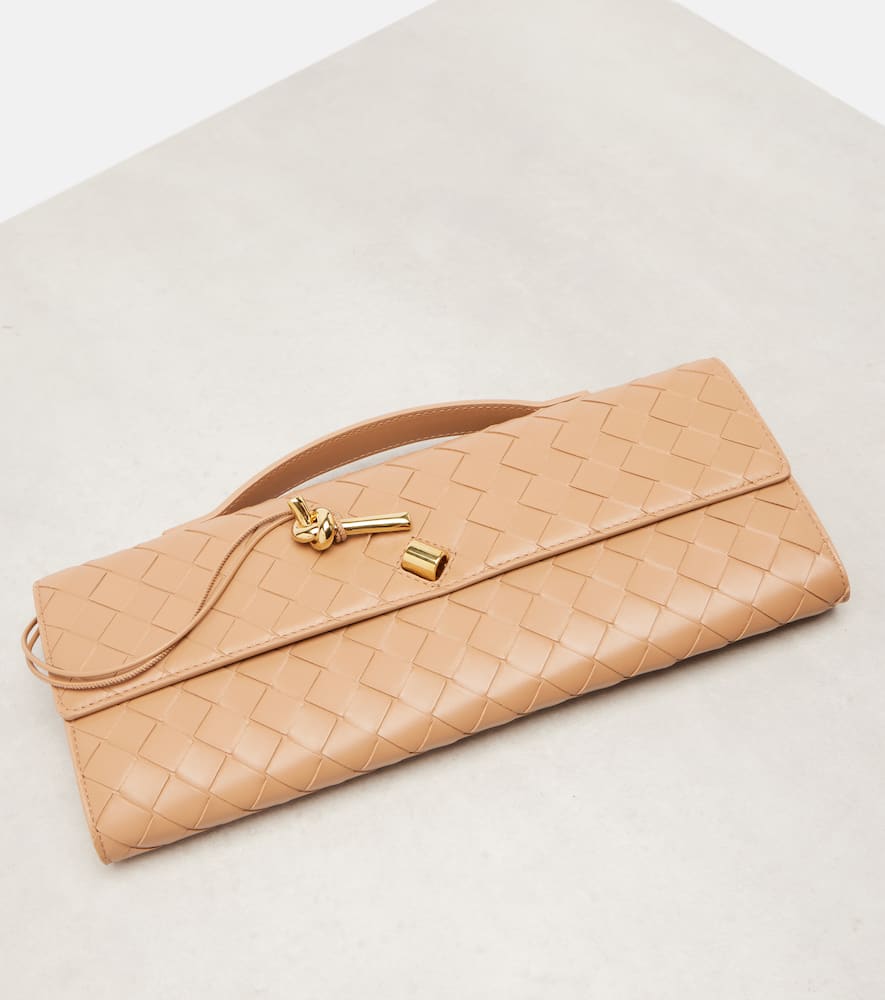 Bottega Veneta Andiamo Intrecciato Leather Clutch In Sand