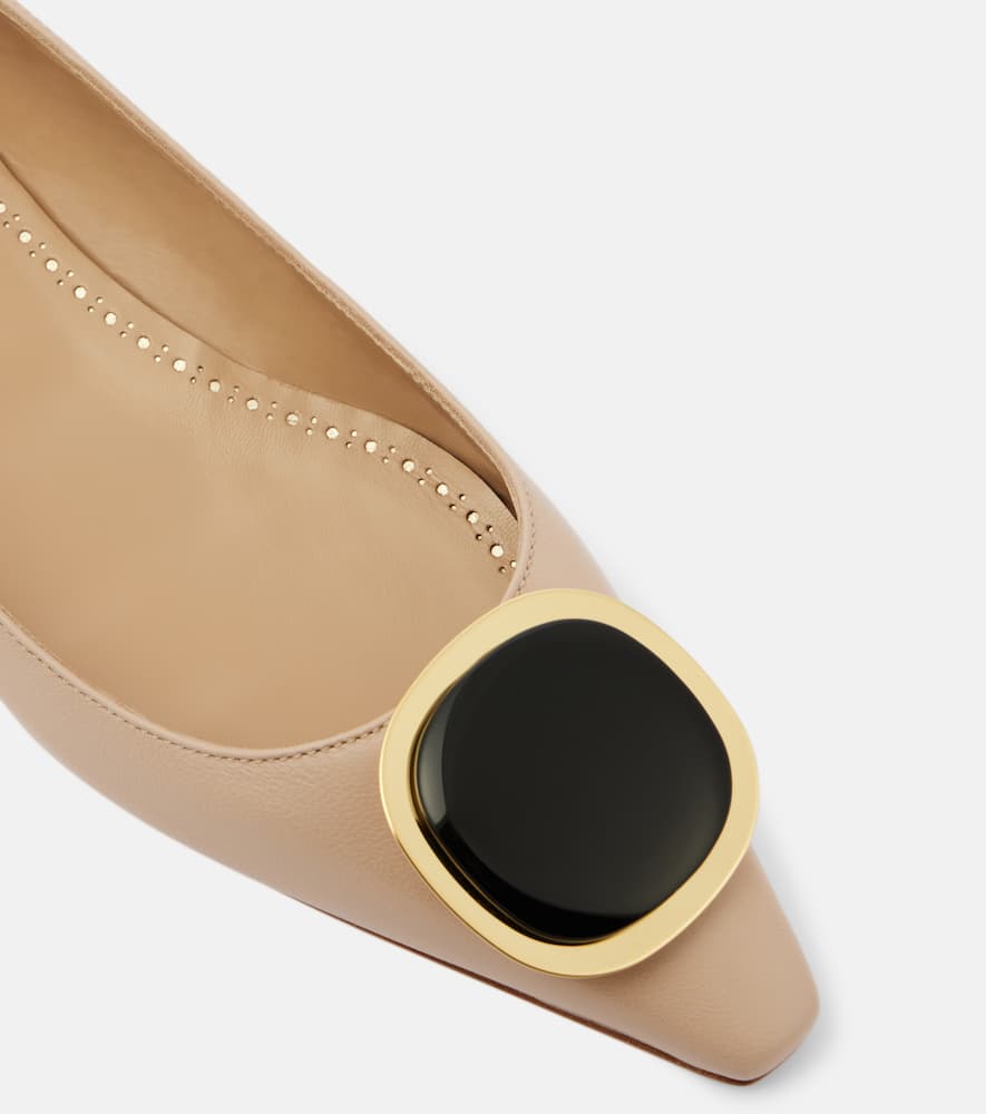 Manolo Blahnik Chiaran Leather Ballet Flats In Beige