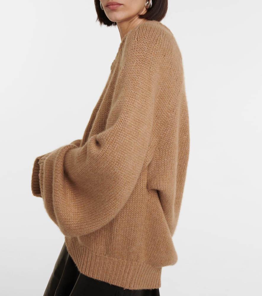 Khaite Nalani V-neck Cashmere Oversized Sweater In Neutrals
