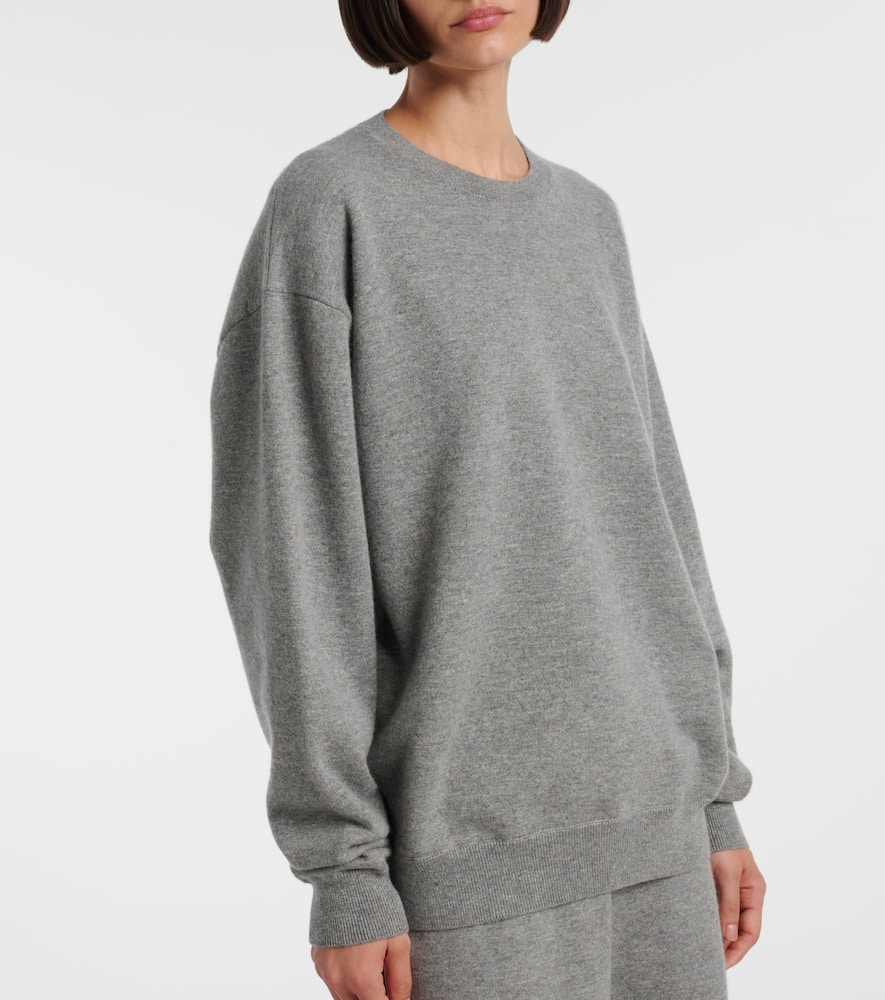 The Row Leora Cashmere Sweater In Gray