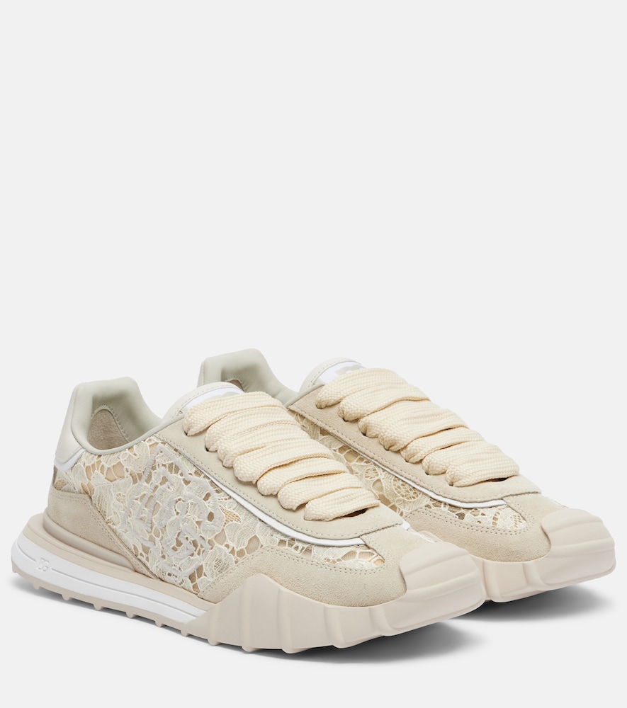 Sneakers Runner mit Spitze und Veloursleder