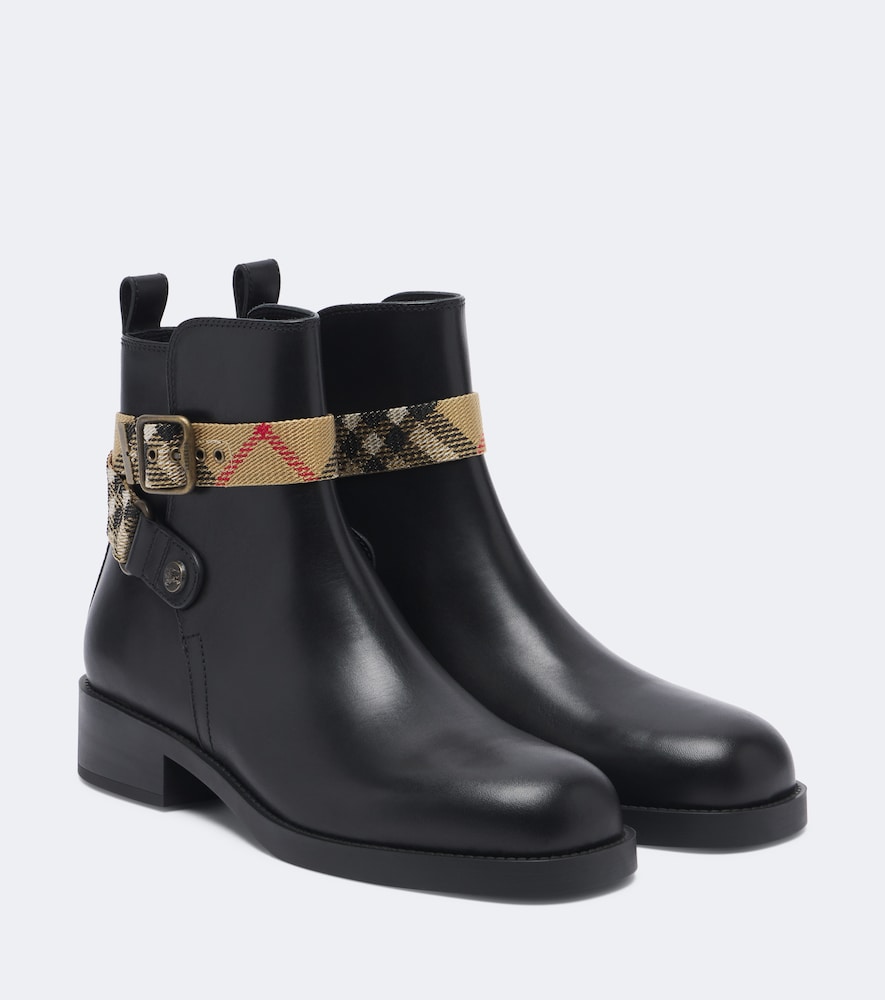 Burberry Bottines Huntley Burberry Check en cuir 885 €