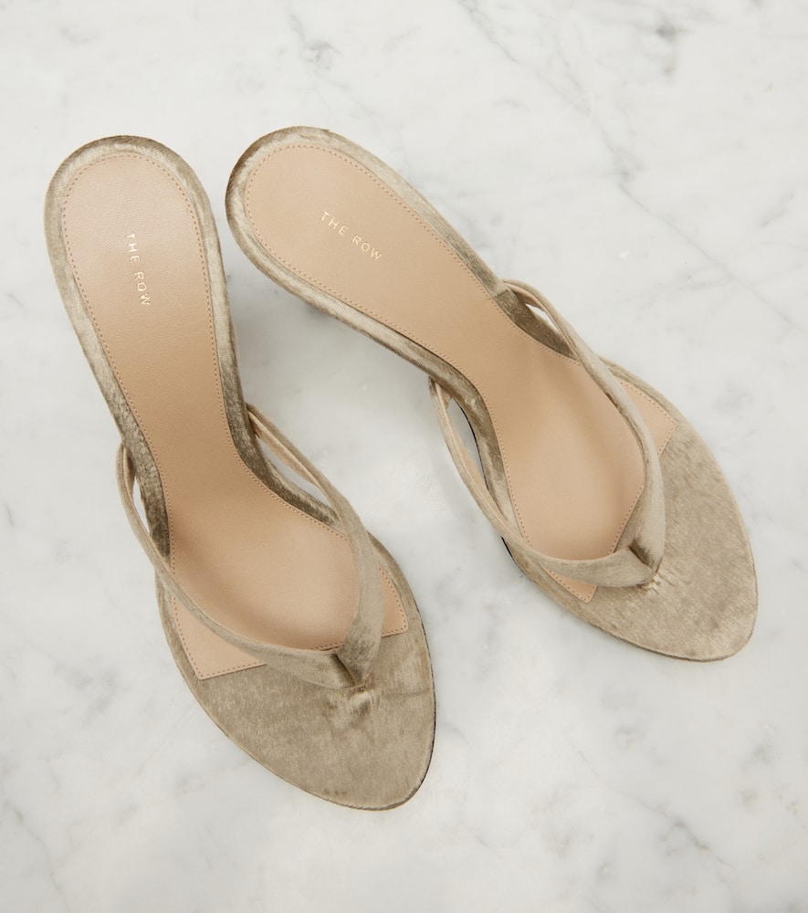 The Row Sacha Leather Thong Sandals In Gold