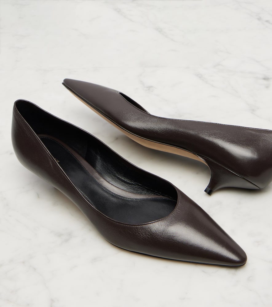 The Row Liisa Leather Pumps In Black