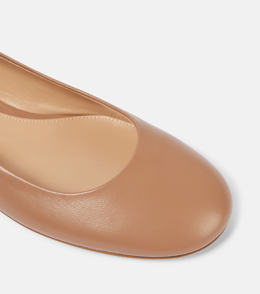 Gianvito Rossi Leather Ballet Flats In Neutrals