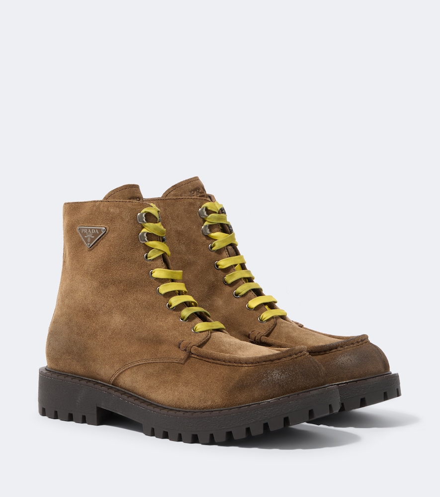 Stivaletti stringati in suede