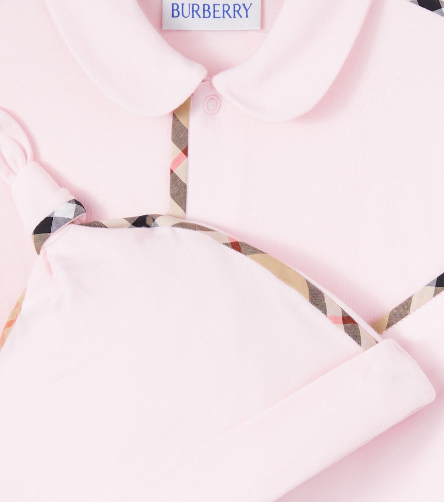 Burberry Baby Cotton-blend Beanie, Bib, And Onesie Set In Pink