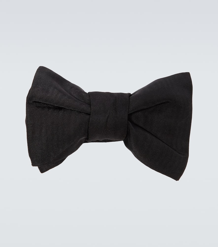 Silk bow tie