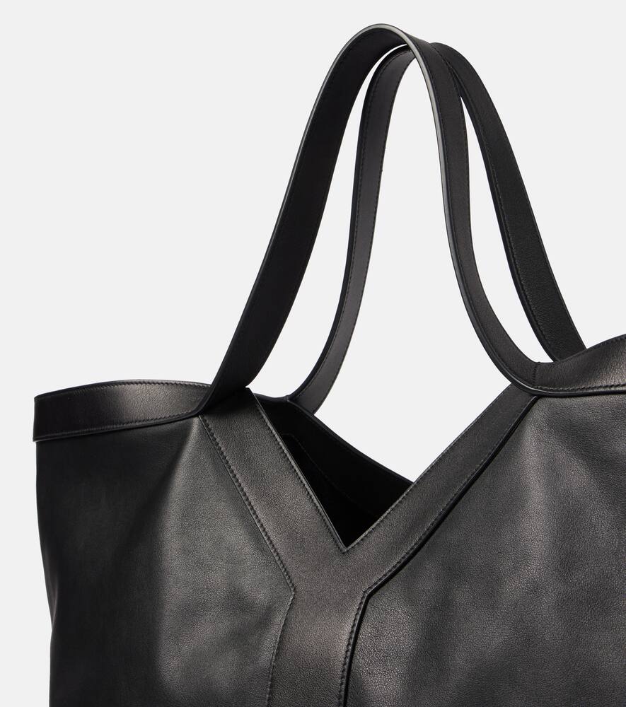 Saint Laurent Y Leather Tote Bag In Black