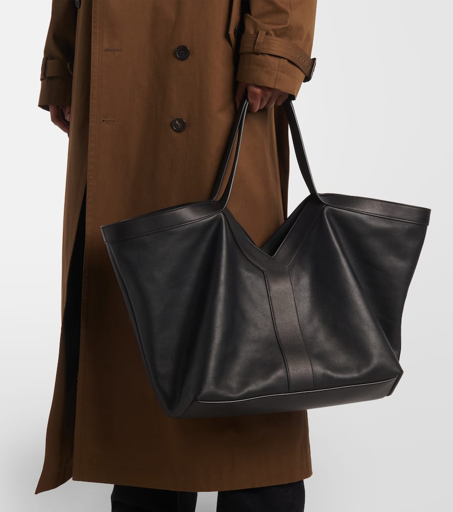 Saint Laurent Y Leather Tote Bag In Black