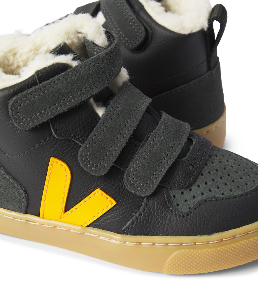 Veja Leather Sneakers In Black